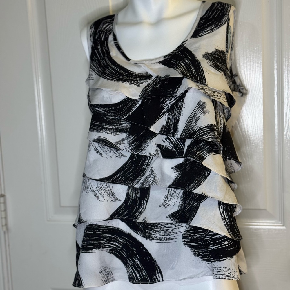 CATO Blouse Size medium White & Black Waves w/Ruffles down the front Shirt Top